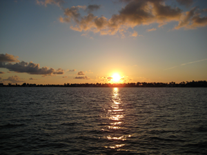 Sonnenuntergang auf dem Caloosahatchee River am Ende eines Bootstripp aufgenommen